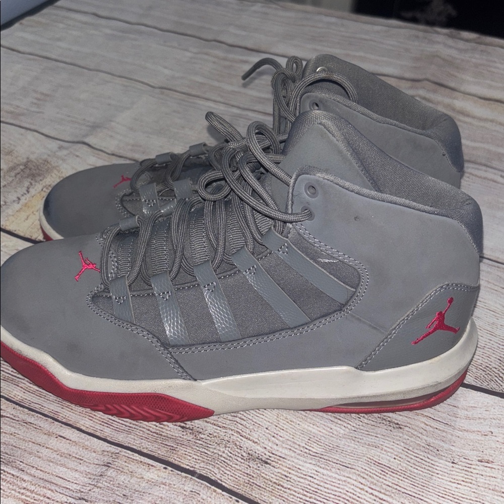 Jordan’s size 6Y - Picture 3 of 8